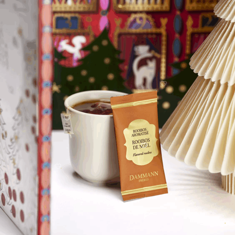 Calendrier de l’Avent Dammann Frères 2025 offrant 25 sachets de thé Cristal®, 24 recettes parfumées et créations festives pour amateurs de thé.