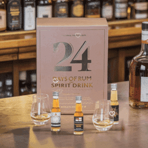 Calendrier de l’Avent 24 Days of Rum 2025 avec 24 fioles de rhum, 2 verres et carnets, coffret edition Mocha pour amateurs de spiritueux.