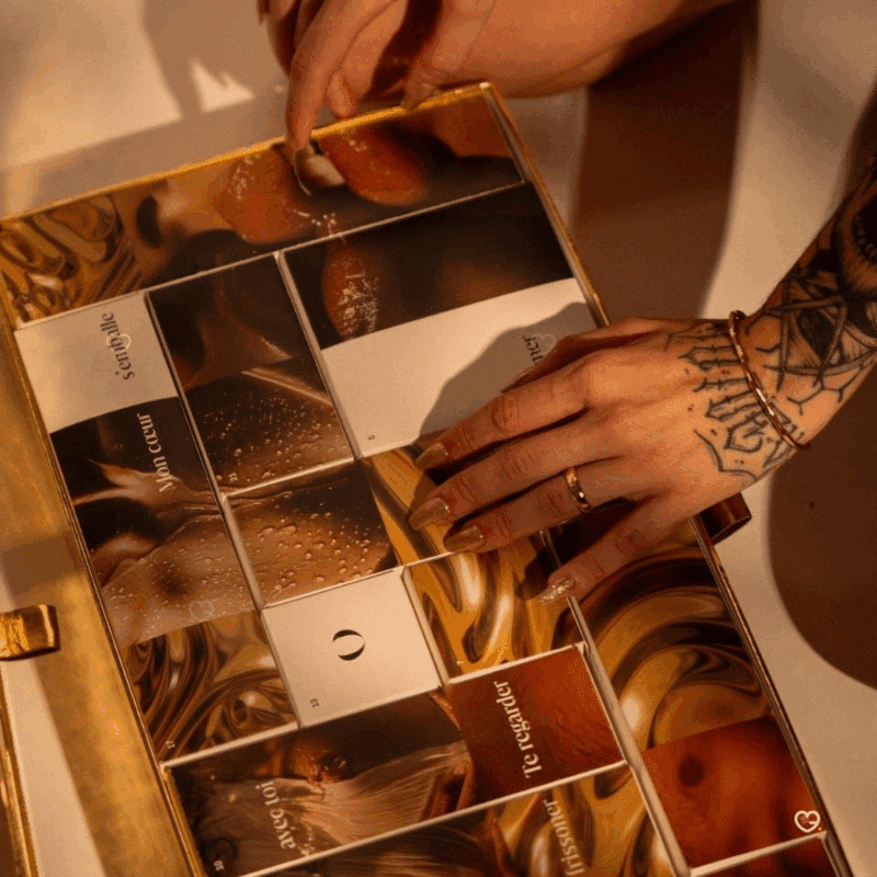 Calendrier de l’Avent Dorcel 2025 élégant avec 24 surprises érotiques premium, sextoys, lingerie et jeux coquins pour adulte, couple curieux.