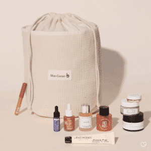 trousse en coton bio calendrier de l'avent moncornerb contenant 25 produits de beauté bio et naturelle multimarque : soins visage, maquillage et soins capillaire idéal pour femme et adolescente