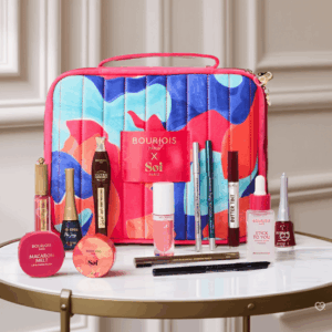 Calendrier de l’Avent Bourjois Paris 2025 contenant 24 surprises beauté pour femme, maquillage éclat du teint, regard, lèvres et ongles, dans un coffret trousse coloré.