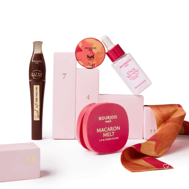 Calendrier de l’Avent Bourjois Paris 2025 contenant 24 surprises beauté pour femme, maquillage éclat du teint, regard, lèvres et ongles, dans un coffret trousse coloré.