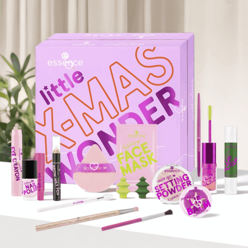 Calendrier de l’Avent Essence 2025 couleur violet avec 24 produits beauté, maquillage, vernis, accessoires makeup et soins visage.