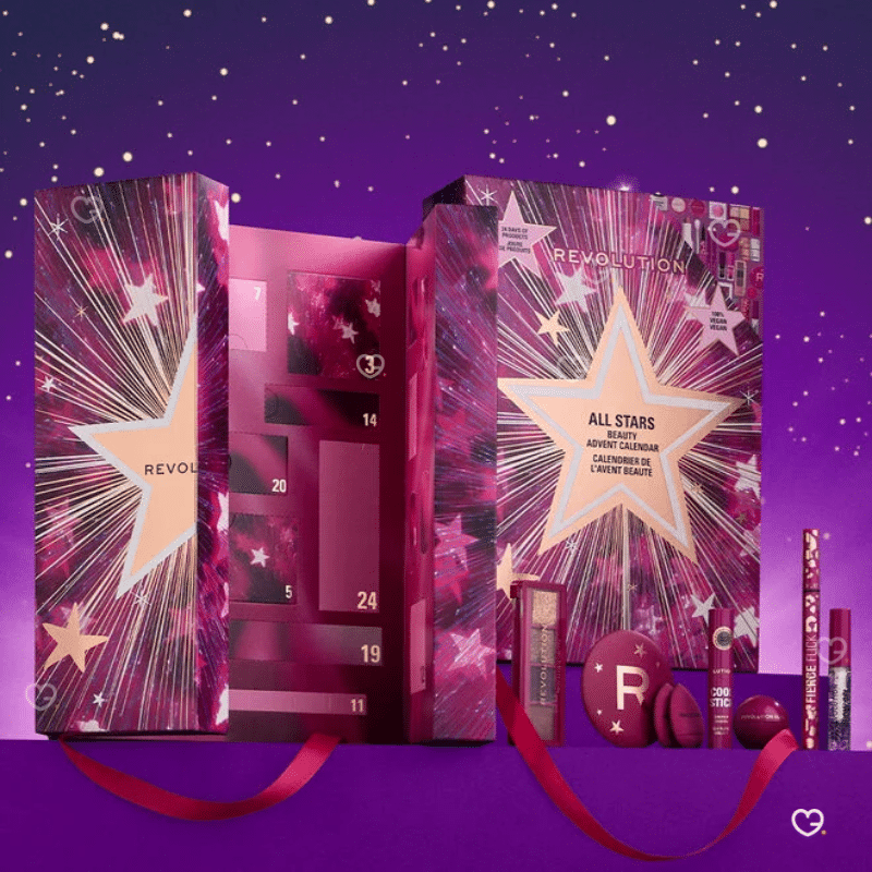 Le calendrier de l’avent Revolution Beauty 2025 réunit 24 produits maquillage et accessoires dans un coffret saisonnier à l’univers festif. Parmi les surprises, on retrouve des indispensables pour les lèvres, les yeux et le teint, accompagnés d’outils pratiques pour compléter les looks de fête. Présenté dans un pack coloré et exclusif, il s’adresse aux passionné·e·s de beauté en quête d’un calendrier de l’avent maquillage original et accessible, pensé pour faire patienter jusqu’au soir de Noël avec une touche d’éclat quotidien.