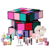 Calendrier de l’Avent Benefit 2025 The Glam Cube avec 24 surprises beauté et maquillage, incluant mascaras, blush et soins sourcils.