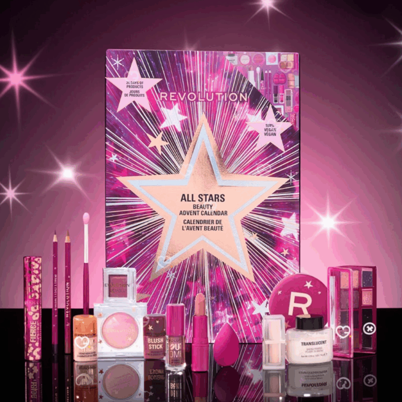 Le calendrier de l’avent Revolution Beauty 2025 réunit 24 produits maquillage et accessoires dans un coffret saisonnier à l’univers festif. Parmi les surprises, on retrouve des indispensables pour les lèvres, les yeux et le teint, accompagnés d’outils pratiques pour compléter les looks de fête. Présenté dans un pack coloré et exclusif, il s’adresse aux passionné·e·s de beauté en quête d’un calendrier de l’avent maquillage original et accessible, pensé pour faire patienter jusqu’au soir de Noël avec une touche d’éclat quotidien.