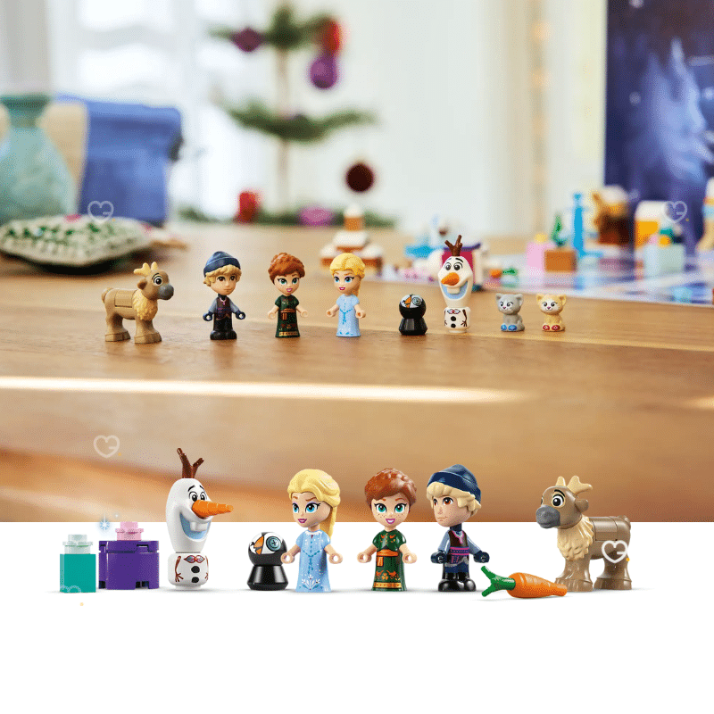 Le calendrier de l’Avent Lego Disney (43273) 2025 révèle chaque jour une petite construction inspirée des princesses de l’univers Disney. Présenté en packshot sur fond épuré, il s’adresse autant aux enfants qu’aux collectionneurs, offrant un moment créatif quotidien en décembre. Sa boîte colorée affiche des illustrations hivernales évoquant la magie des fêtes. Cette édition saisonnière associe la construction ludique au charme intemporel des personnages Disney, pour un rituel d’attente de Noël qui conjugue féérie et imagination créative.