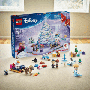 Le calendrier de l’Avent Lego Disney (43273) 2025 révèle chaque jour une petite construction inspirée des princesses de l’univers Disney. Présenté en packshot sur fond épuré, il s’adresse autant aux enfants qu’aux collectionneurs, offrant un moment créatif quotidien en décembre. Sa boîte colorée affiche des illustrations hivernales évoquant la magie des fêtes. Cette édition saisonnière associe la construction ludique au charme intemporel des personnages Disney, pour un rituel d’attente de Noël qui conjugue féérie et imagination créative.