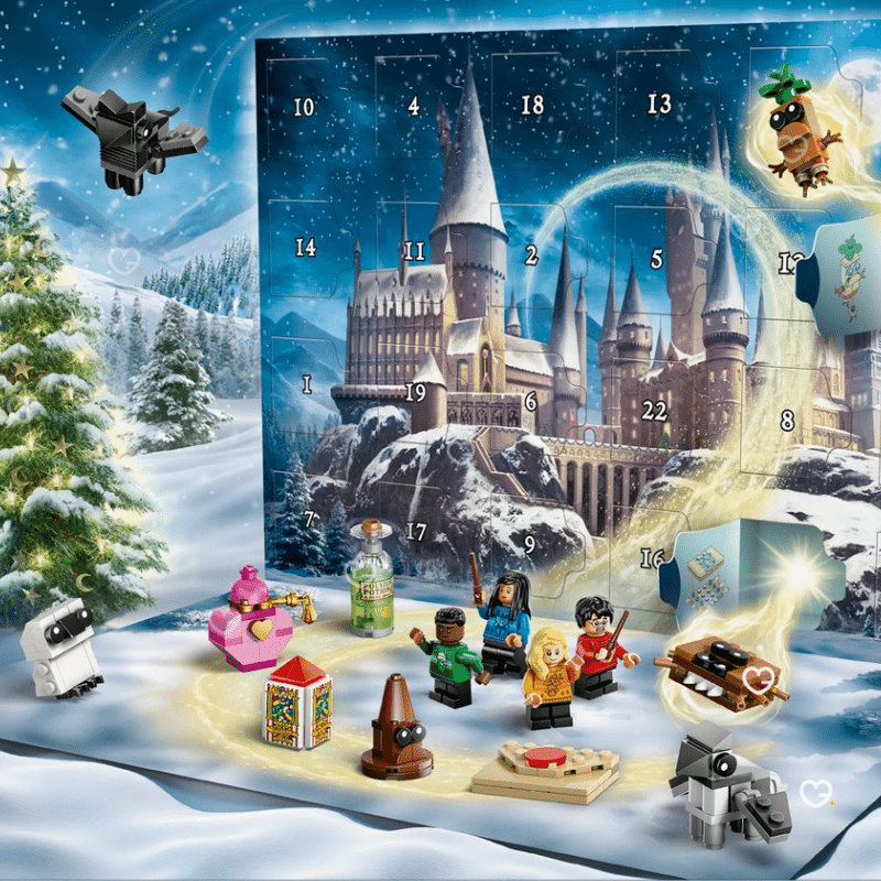 Le calendrier de l’Avent Lego Harry Potter 2025 (76456) avec 24 construction LEGO pour enfant. petites créations à assembler, inspirées des lieux et personnages emblématiques de Poudlard. Le visuel montre la boîte colorée ornée d’éléments festifs et de références magiques reconnaissables par les fans.