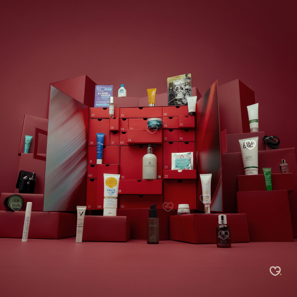 coffret beauté rouge calendrier de l'avent lookfantastic homme 2025 contenant 27 produits de soins corps visage et barbe pour homme