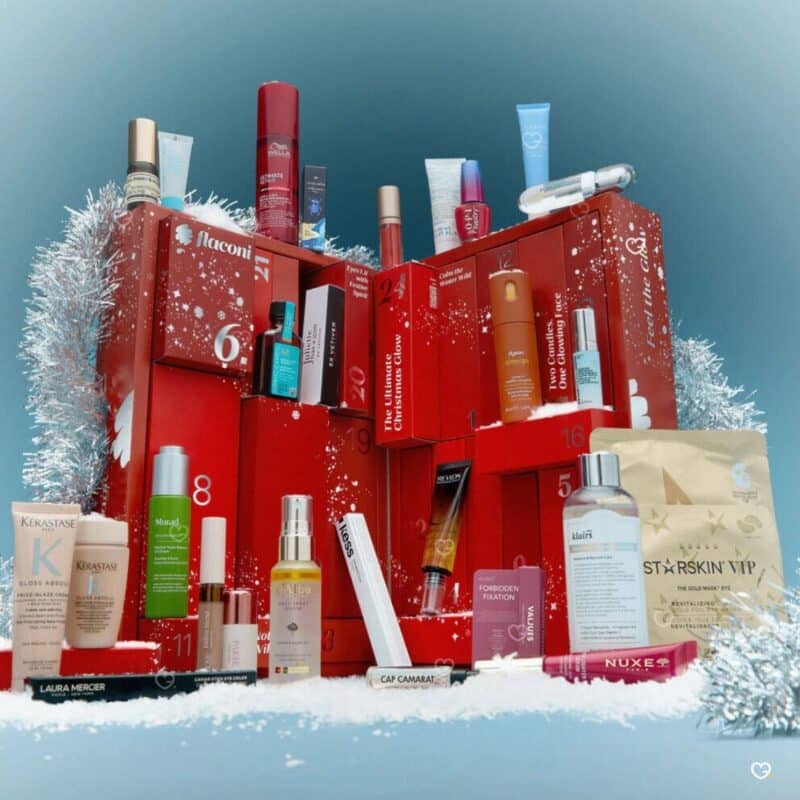 Calendrier de l'Avent Flaconi 2026 sur fond hivernal enneigé avec ses produits