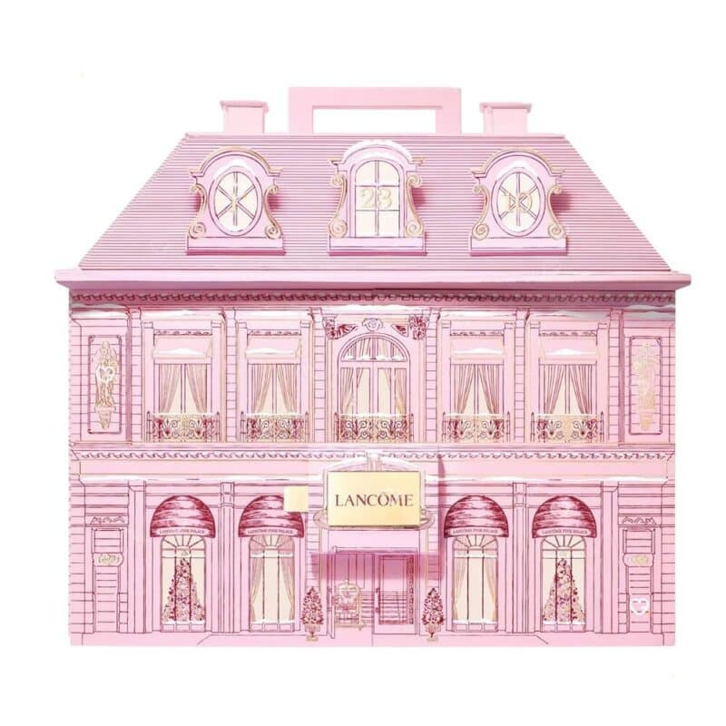 Calendrier de l'Avent Lancôme 2026, la boîte en forme de maison rose fermée sur fond blanc