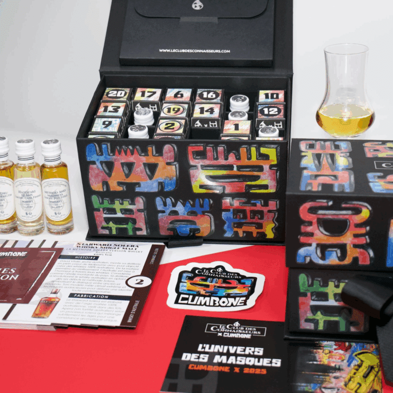 Calendrier de l’Avent Whisky Le Club des Connaisseurs 2025, coffret Cumbone design incluant 24 fioles de 20ml de whiskies du monde pour amateurs raffinés et dégustation alcool adulte