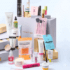 Calendrier de l’Avent Beauty Bay 2025 édition limitée avec 27 essentiels beauté tendance, maquillage et soins pour femmes passionnées de cosmétiques.