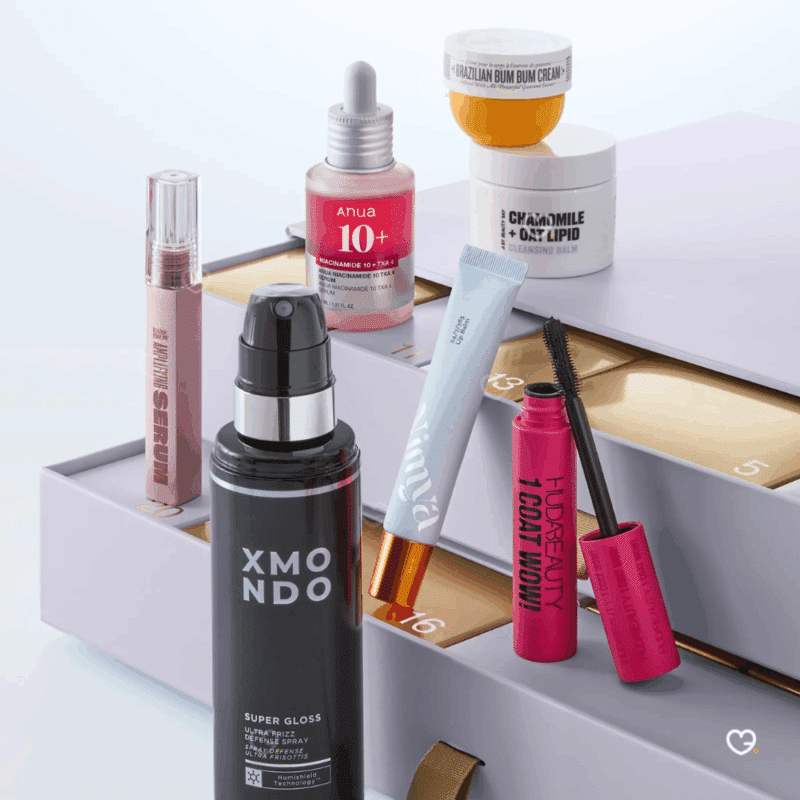 Calendrier de l’Avent Beauty Bay 2025 édition limitée avec 27 essentiels beauté tendance, maquillage et soins pour femmes passionnées de cosmétiques.