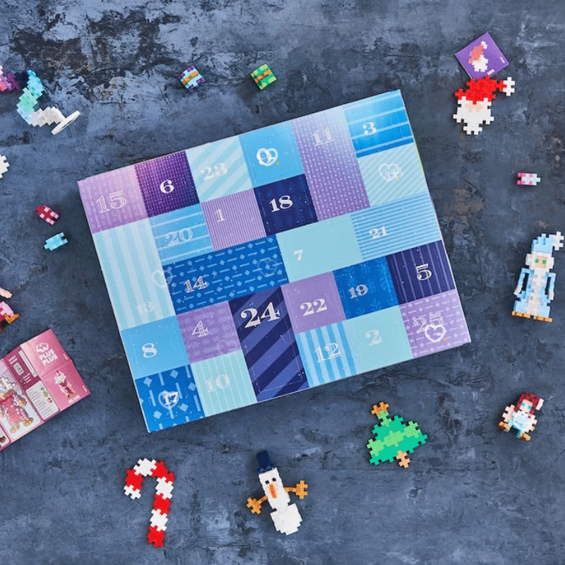 Calendrier de l’Avent Plus Plus 2025 avec 25 surprises et 600 pièces de construction, cadeau éducatif et créatif pour enfants.