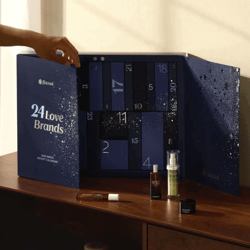 Calendrier de l’Avent Flaconi Homme 2025 avec 24 produits de beauté de grandes marques : soins et parfums, formats exclusifs et voyage, idéal pour homme élégant.