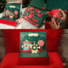 Calendrier de l’Avent My Jolie Candle 2025 élégant avec 24 surprises cocooning pour femmes, bougies parfumées, bijoux et décorations festives.