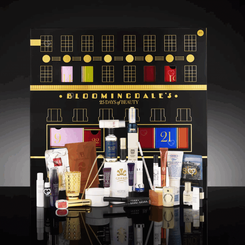 Calendrier de l’Avent bloomingdale's 2025 édition limitée avec 25 produits beauté luxe multimarque, soins visage et maquillage premium pour femme.