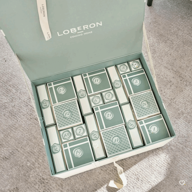 Calendrier de l’Avent Loberon 2025 original contenant 24 surprises décorations raffinées, papeterie et art de la table pour adultes amateurs de déco raffiné haut de gamme.