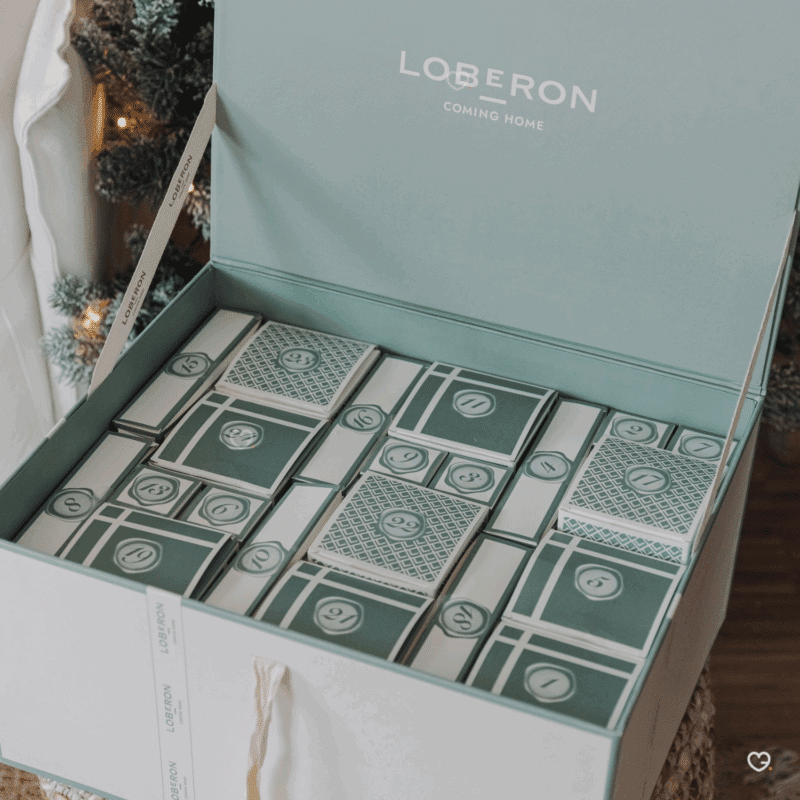 Calendrier de l’Avent Loberon 2025 original contenant 24 surprises décorations raffinées, papeterie et art de la table pour adultes amateurs de déco raffiné haut de gamme.
