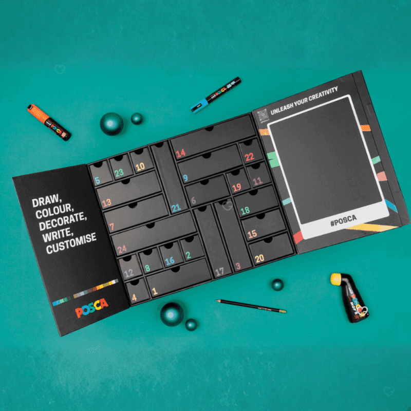 Calendrier de l’Avent POSCA 2025 avec 24 produits de papeterie créative, feutres colorés et accessoires DIY pour amateurs d’art et de dessin.