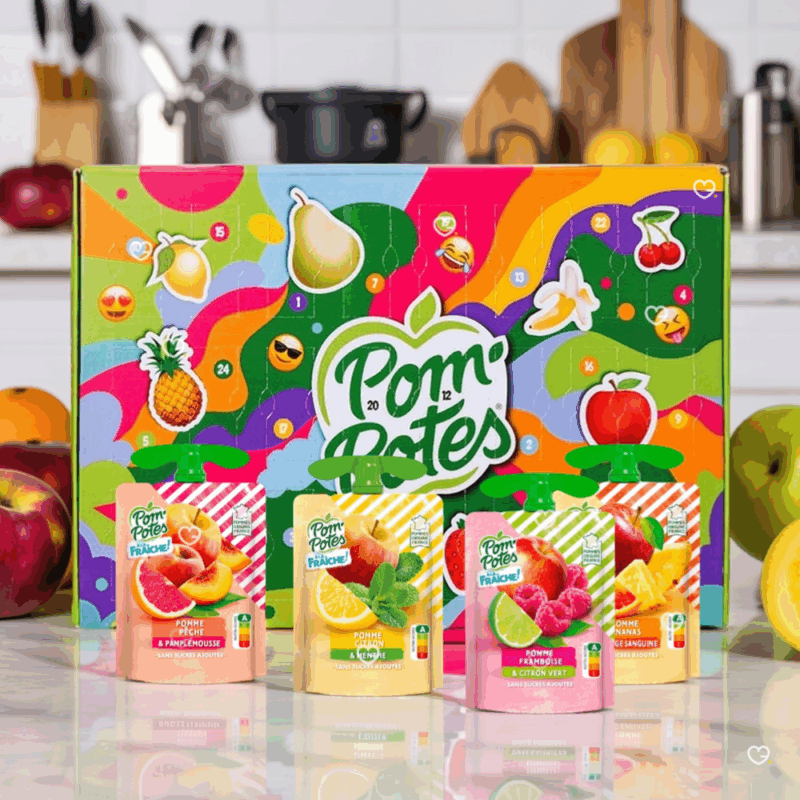 Calendrier de l’Avent Pom’Potes 2025 aux couleurs festives contenant 24 compotes fruitées variées, idéal pour familles et enfants gourmands.