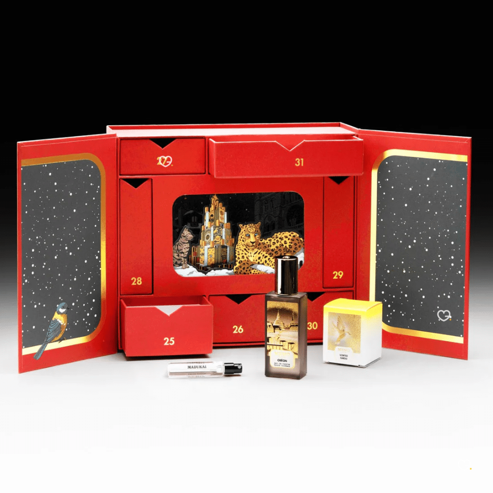 Calendrier de l’Après MEMO Paris 2025 avec 7 parfums de voyage et une bougie parfumée, idéal pour prolonger les fêtes dans une ambiance raffinée et sensorielle.