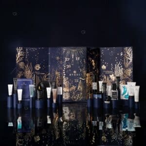 Calendrier de l'Avent Avant Skincare Odyssey 2026 ouvert, 25 cases et produits skincare, design or et océan