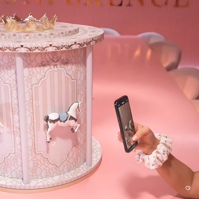Calendrier de l'Avent maquillage Plouise 2026 filmé en vidéo, vue du carrousel en rotation
