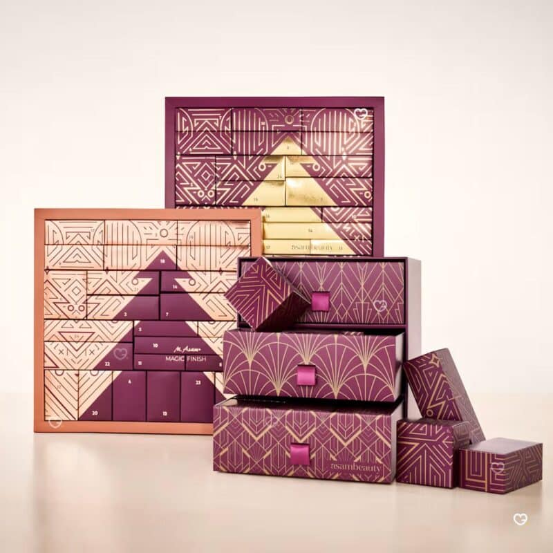 Cases numérotées du calendrier de l'Avent AsamBeauty Premium 2026 avec le maquillage Magic Finish