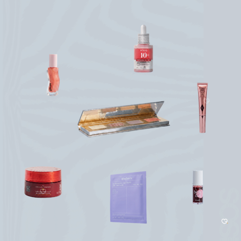 Produits du calendrier ASOS Face + Body 2026 sur fond neutre