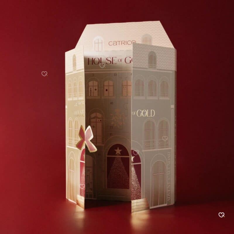 Calendrier de l'Avent beaute Catrice 2026, packaging de la maison doree House Of Gold en volume