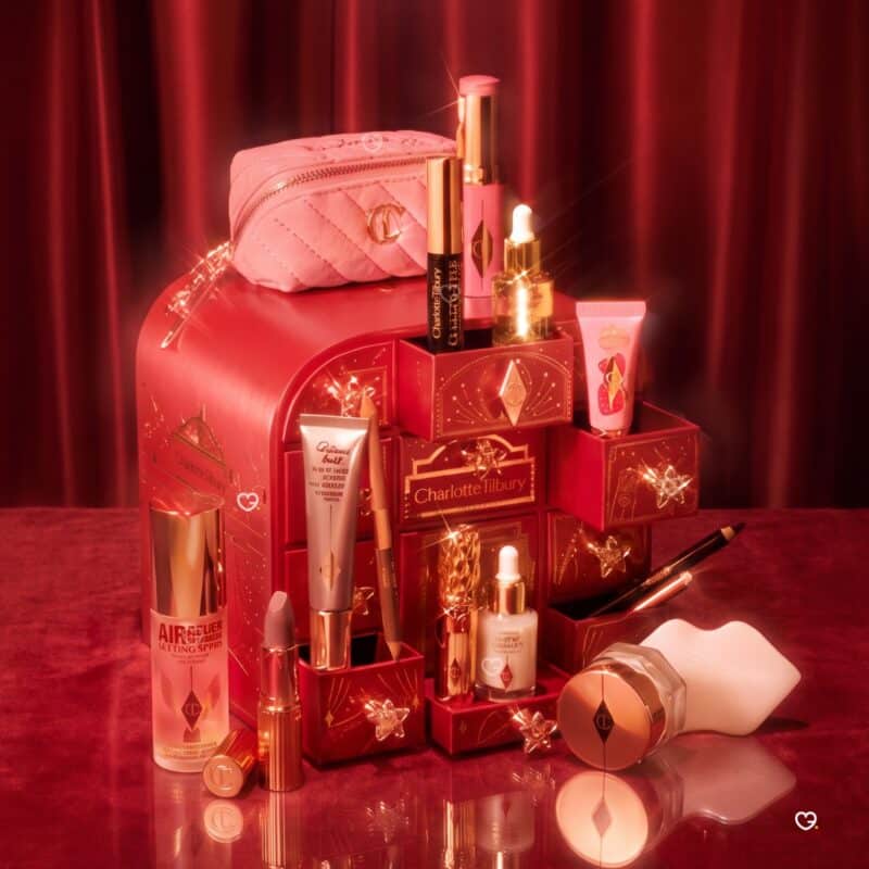Gua sha en quartz blanc et pochette Pillow Talk du calendrier Charlotte Tilbury 2026