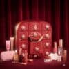 Calendrier de l Avent Charlotte Tilbury 2026 avec les 15 produits maquillage et soins deployes