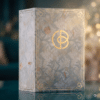 Boîte du calendrier de l'Avent beauté Cult Beauty 2026 sur fond festif vert et lumières de Noël