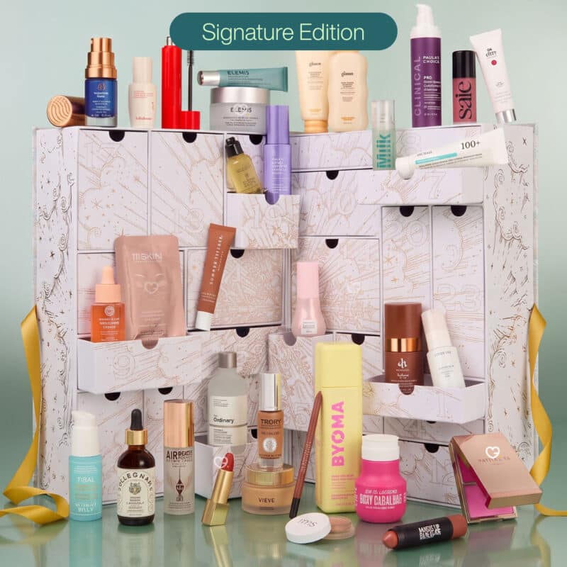Calendrier de l'Avent Cult Beauty 2026 Signature Edition ouvert, produits en situation