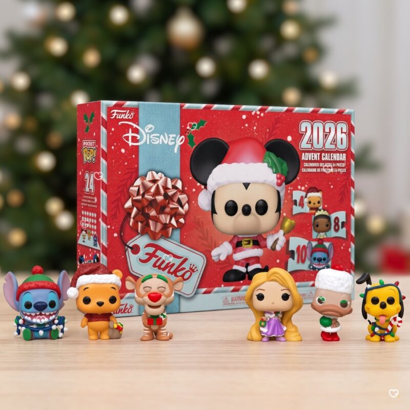 Calendrier de l'Avent Funko Pocket POP Disney 2026 et ses figurines Disney devant le sapin de Noël
