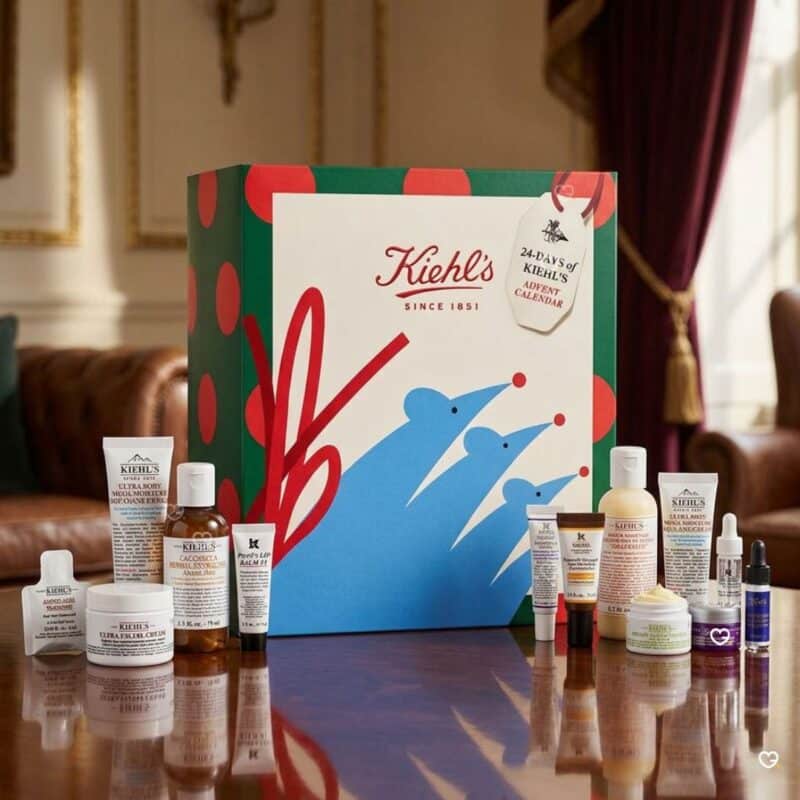 Calendrier de l'Avent Kiehl's 2026 en situation, coffret et soins premium dans un décor de fêtes.