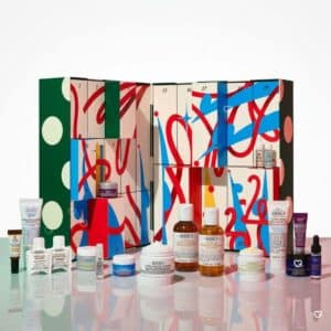 Contenu du calendrier de l'Avent Kiehl's 2026, les 24 soins visage, corps et cheveux alignés.