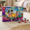 Calendrier de l'Avent LEGO Friends 2026 (42698) dans une chambre d'enfant avec ses mini-constructions déballées