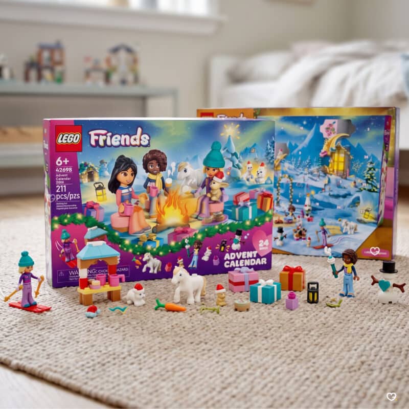 Calendrier de l'Avent LEGO Friends 2026 (42698) déballé dans un salon, mini-poupées, animaux et accessoires