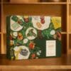 Coffret calendrier de l'Avent L'Occitane 2026 pose sur une etagere en bois