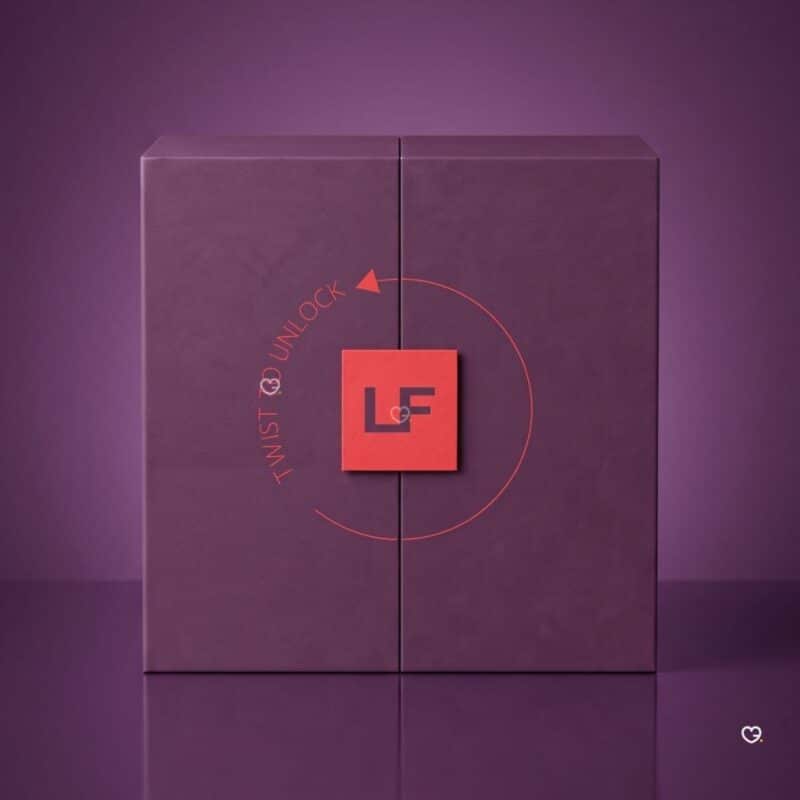 Coffret fermé bordeaux Iconic Beauty du calendrier de l'Avent Lookfantastic 2026