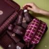 Soins visage vegan du calendrier Yepoda 2026 en gros plan sur fond vert