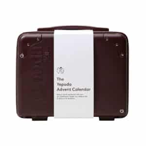 Calendrier de l Avent Yepoda 2026, valise rigide bordeaux prune fermee sur fond blanc