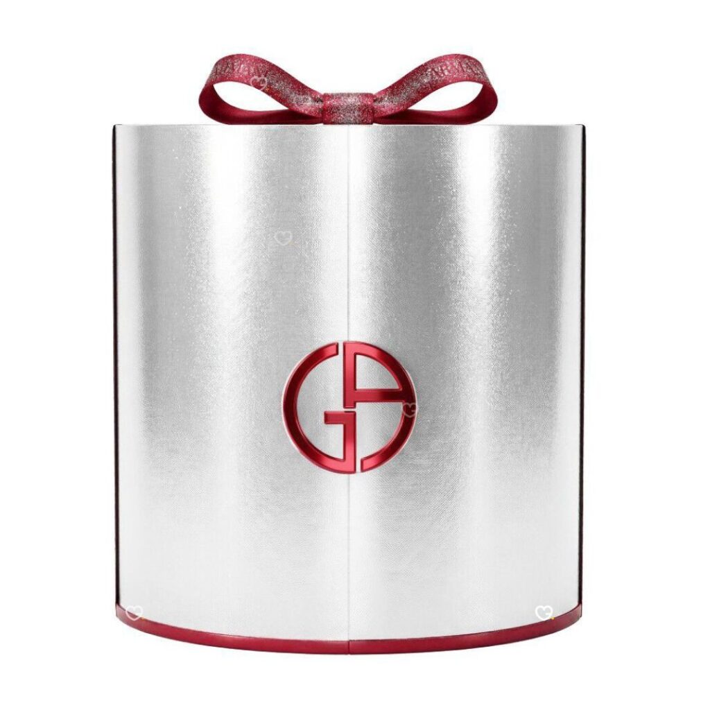 Coffret fermé du calendrier de l Avent Armani Beauty 2026 Glamorous Winter Escape sur fond blanc