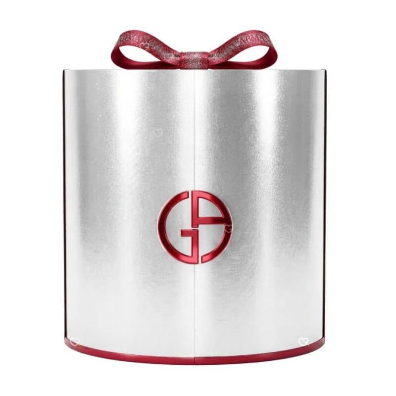 Coffret fermé du calendrier de l Avent Armani Beauty 2026 Glamorous Winter Escape sur fond blanc