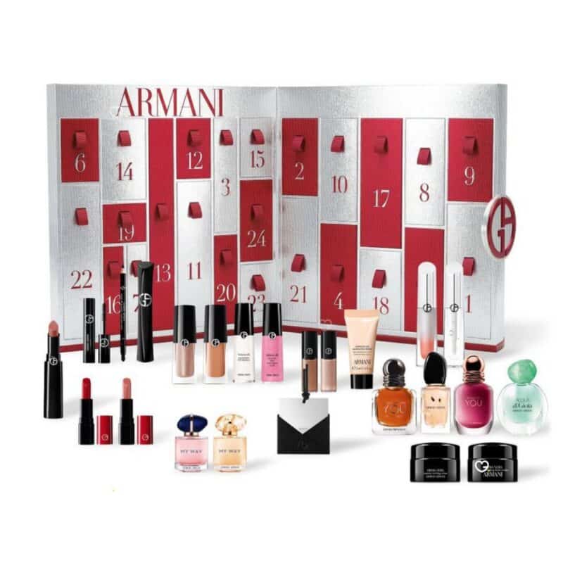 Les 24 produits du calendrier de l Avent beauté Armani 2026 disposés autour du coffret