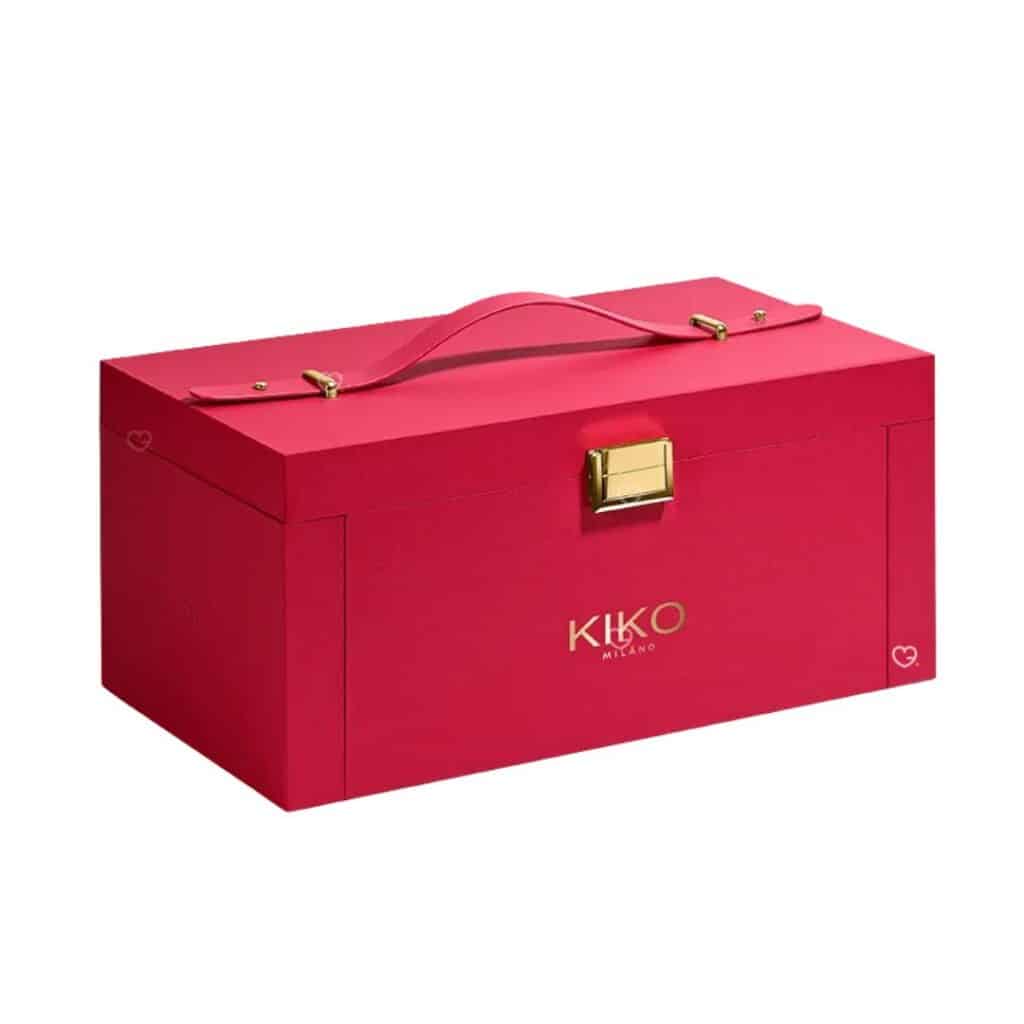 Calendrier de l'Avent Kiko 2026, coffret rouge fermé sur fond blanc
